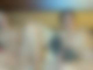 Live cam show with RoxySnowey - Brown Eyes on xplaylive.com
