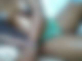 laurah95's Live Sex Cam Show