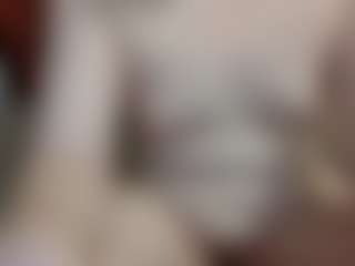 Live cam show with average-girl - Hot on AdultVida.com