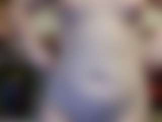Live cam show with average-girl - Average on StripNow
