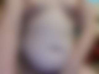 Live cam show with average-girl - Average on Lustler