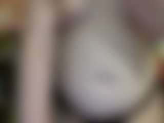 Live cam show with average-girl - Average on StripNow