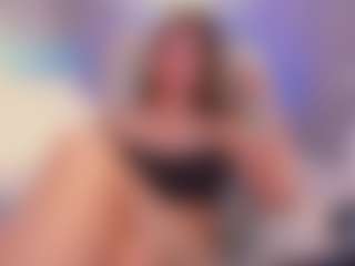 Live cam show with DreamyLinaa - Full Nudity on Milfs Live