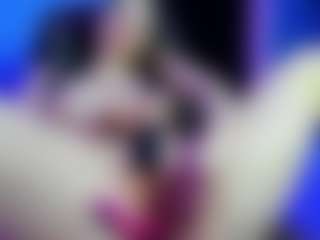 Live cam show with EvaConors - Nipple Piercings on Gym Cam Girls