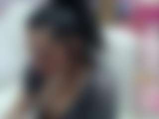 Live cam show with Sucker Drool - Brown Hair MILF on Livezox