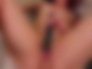 Live cam show with Kloe - Green Eyes on SquirtSoMuch