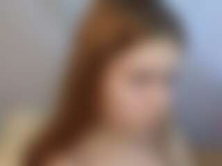 Live cam show with ElwynaBeeson - Tongue on madthumbs