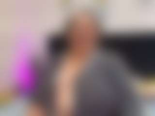 Live cam show with Queenmature - Camel Toe on Gym Cam Girls
