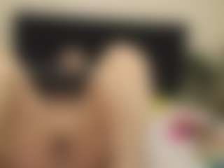 Live cam show with Queenmature - Camel Toe on Lustler