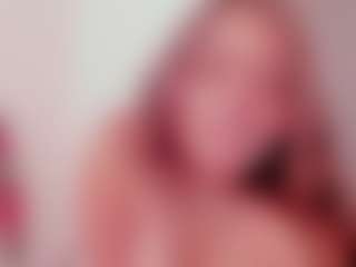 Brunettee-1's Live Sex Cam Show