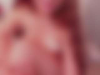 Brunettee-1's Live Sex Cam Show