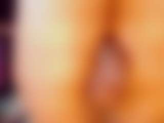 emeli-roushot's Live Sex Cam Show