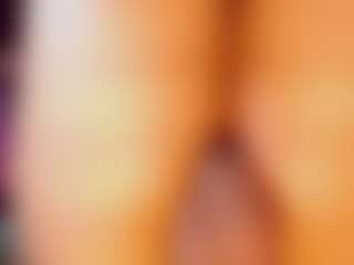 emeli-roushot's Live Sex Cam Show