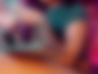 emeli-roushot's Live Sex Cam Show