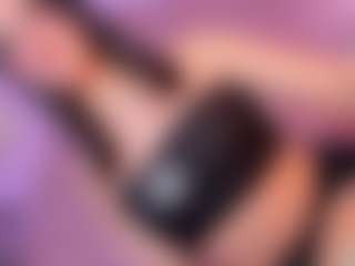 Live cam show with Vanessapintoo - Spank on Milfs Live