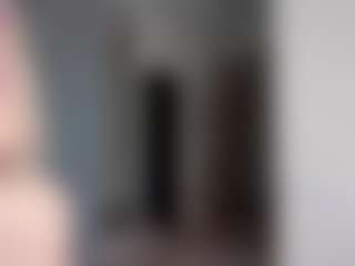 Live cam show with BonnieHenley - Teen (18+) on Latina Girls