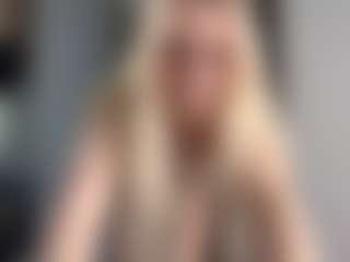 Live cam show with BonnieHenley - Camel Toe on Camming Site