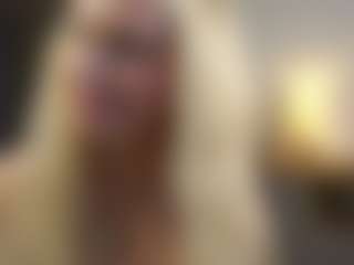 Live cam show with BonnieHenley - Blonde Hair Amateur on xxxlivecams.org