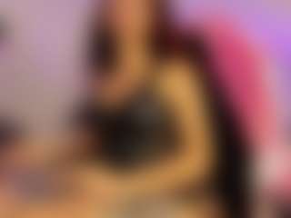DalayMoore MILF webcam performer live streaming