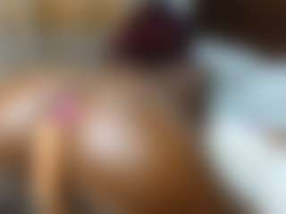 Live cam show with Darkpearl8 - American MILF on xDating