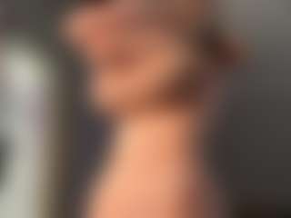 ElvinaClagg's Live Sex Cam Show