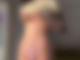 ElvinaClagg's Live Sex Cam Show