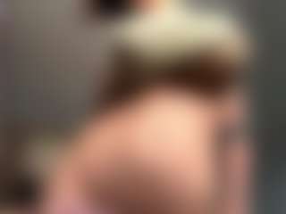ElvinaClagg's Live Sex Cam Show