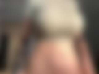 ElvinaClagg's Live Sex Cam Show