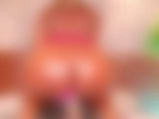 Live cam show with Alison Moon - Black College on friskycurves.com