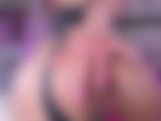 Live cam show with emili-clark - Shaved on CamwithHer