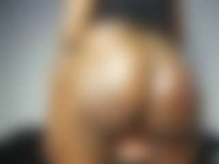 Live cam show with SlimThickKat - Average on Dare Cams