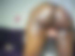 Live cam show with SlimThickKat - Average on Camsoda