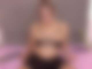 mia-makleynn's Live Sex Cam Show