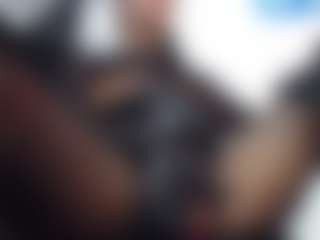 Spettacolo in cam dal vivo con Amatiell - Drinking su Camsoda