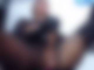 Live cam show with Amatiell - Average on Stripli.com