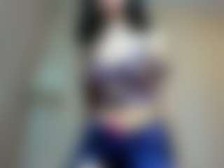 Live cam show with Emma - Sexydance on chickslive.net