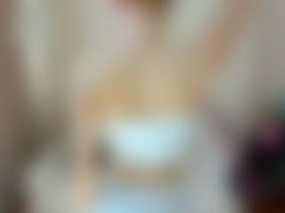 Live cam show with Emma - Sucking on boobsie.com
