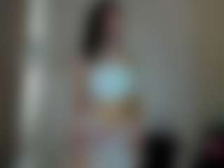 Live cam show with Emma - Slap on livesuperchat.net