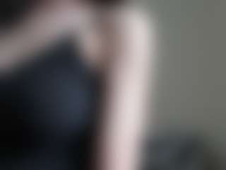Live cam show with Emma - Slap on livesuperchat.net