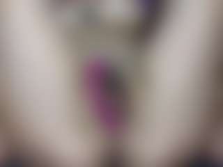 Live cam show with Marrie - Bush on Camsoda