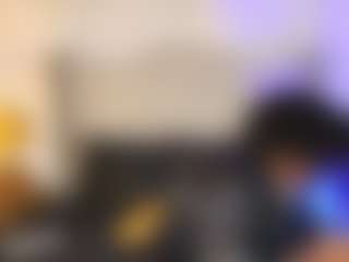 Live cam show with Ambar-Colling - Big Cock on madthumbs
