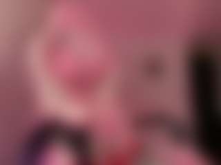 Live cam show with Luna - Smoking on Camsoda
