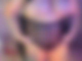 Bananasquirtt MILF webcam performer live streaming