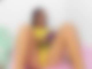 Live cam show with Olivia-Stevens - Kisses on Camsoda Late Night