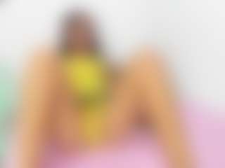 Live cam show with Olivia-Stevens - Kisses on SxyPornLive