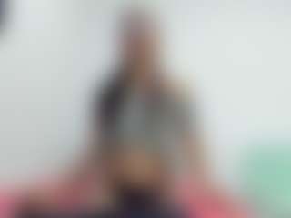 Live cam show with Olivia-Stevens - Kisses on SpunkLive