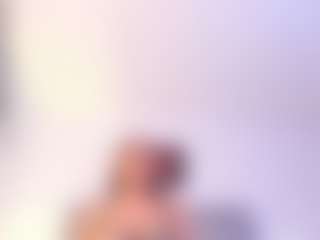 Live cam show with Danna Roberts - Squirt on milfzrlive.com