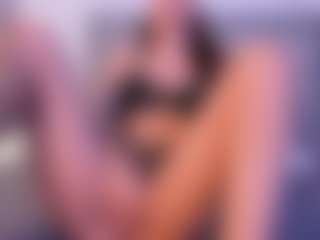 Live cam show with Danna Roberts - Striptease on Livezox