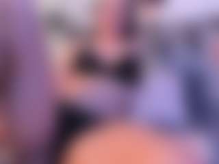 Live cam show with Danna Roberts - Amateur Brown Hair on WildCum