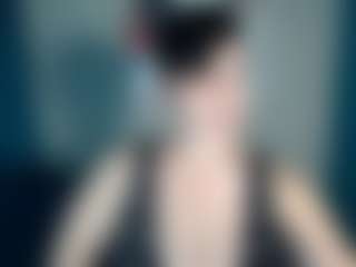 Live cam show with Sunny-Rayz - Striptease MILF on eurowanks.com